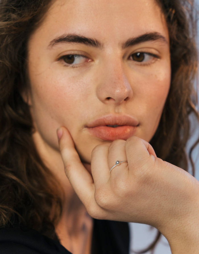 Delphis ring. Sølv med en brillant. Dulong Fine Jewelry